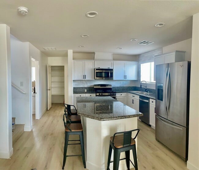 7250 Sterling Rock Ave in Las Vegas, NV - Building Photo - Building Photo