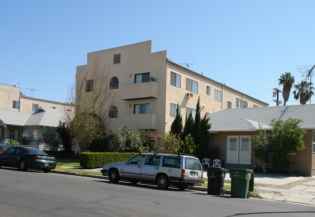 516 N Oxford Ave in Los Angeles, CA - Building Photo