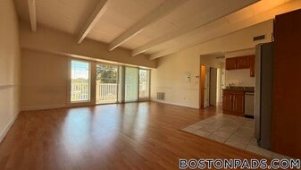 12 Westgate Dr in Woburn, MA - Building Photo