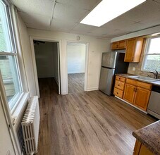 33 E 18th St in Bayonne, NJ - Building Photo - Building Photo