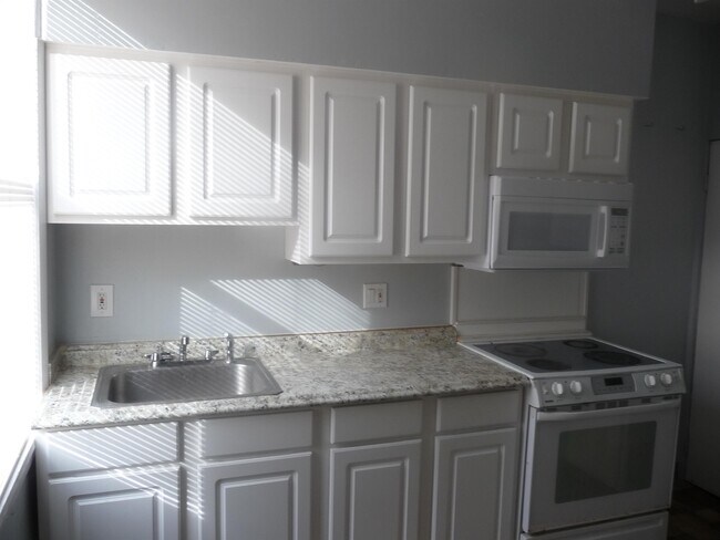 546 Greenfield Ave-Unit -Apt 1 in Pittsburgh, PA - Building Photo - Building Photo