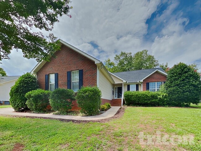 1113 Dunwoody Dr in Simpsonville, SC - Foto de edificio - Building Photo