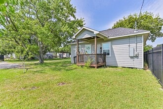 1400 S Broadway St in La Porte, TX - Building Photo - Building Photo
