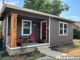 522 W Ridgewood Ct in San Antonio, TX - Building Photo
