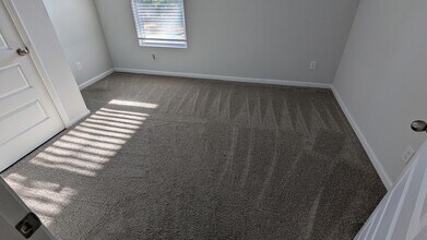 437 Coconut Dr in Bloomingdale, GA - Building Photo - Building Photo