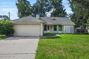 574 Constitution Dr in Orange Park, FL - Building Photo