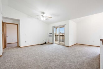 Stonefield Apartments in Mauston, WI - Foto de edificio - Building Photo