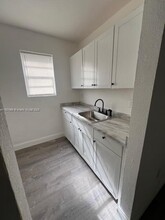 400 NW S River Dr, Unit 4 in Miami, FL - Building Photo - Building Photo