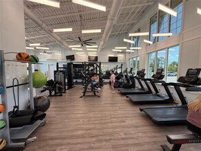 9847 Walkway Dr in Orlando, FL - Foto de edificio - Building Photo