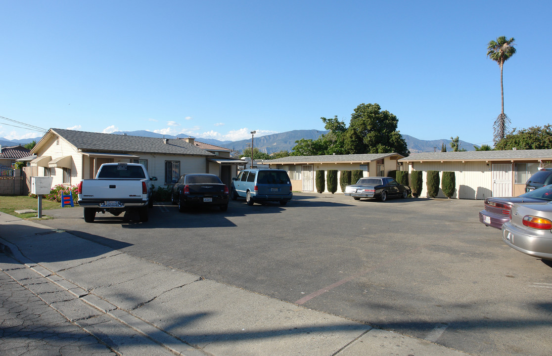 623 S Acacia St in Santa Paula, CA - Building Photo