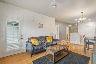 512 Darby Dr in Bellingham, WA - Building Photo