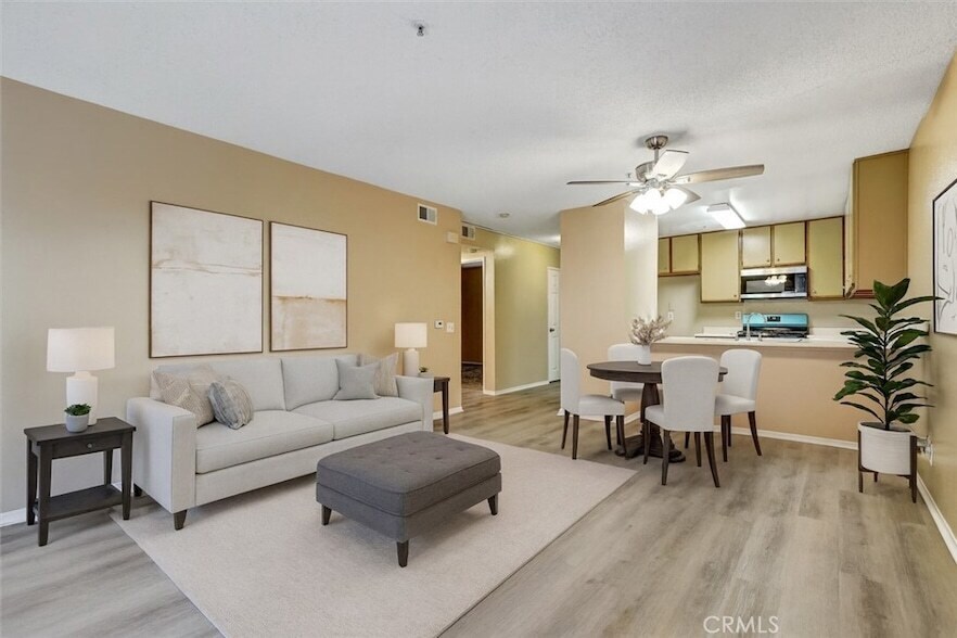 450 E 4th St, Unit 334 in Santa Ana, CA - Building Photo