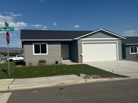 311 S Newton Ave in East Wenatchee, WA - Building Photo