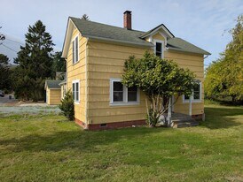 516 Maple Ave in La Conner, WA - Building Photo