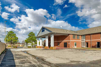 Avera Living - Memorial Apartments in Tulsa, OK - Building Photo - Building Photo