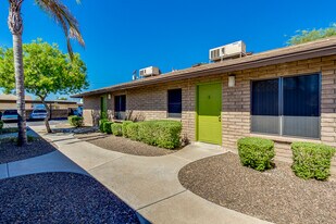 Pecan Tree in Phoenix, AZ - Foto de edificio - Building Photo