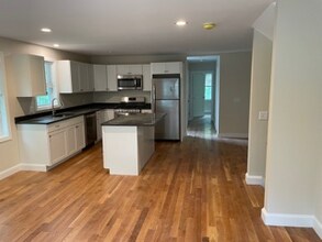 793 East St in Walpole, MA - Foto de edificio - Building Photo