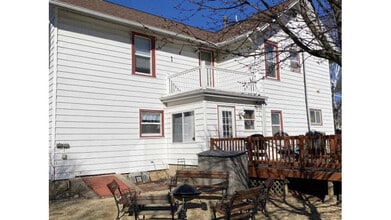 303 E Main St, Unit Upper in Cambridge, WI - Building Photo - Building Photo