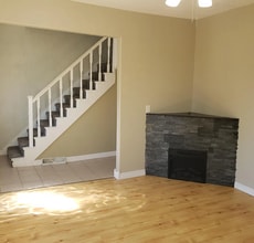 709 N Rowley St in Mitchell, SD - Foto de edificio - Building Photo