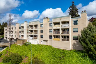 Ventana Ridge in Castro Valley, CA - Foto de edificio - Primary Photo