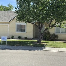 1021 Guerrero Ln in Woodland, CA - Building Photo - Building Photo
