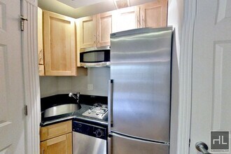 E 5TH ST., Unit 1B in New York, NY - Foto de edificio - Building Photo