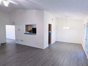 3770 Crescent Walk Ln NE in Suwanee, GA - Foto de edificio - Building Photo