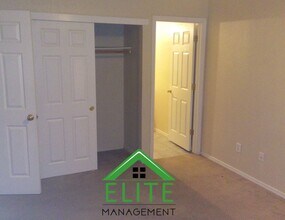 5900 Lemon Park Way in Sacramento, CA - Building Photo - Building Photo