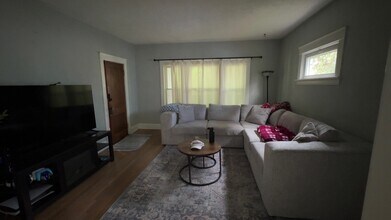 1355 Beach Ave in Lakewood, OH - Foto de edificio - Building Photo
