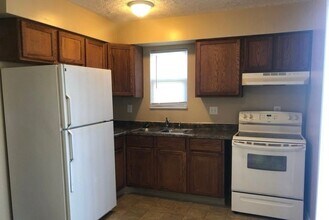 5570 Maple Canyon Ave in Columbus, OH - Building Photo - Building Photo