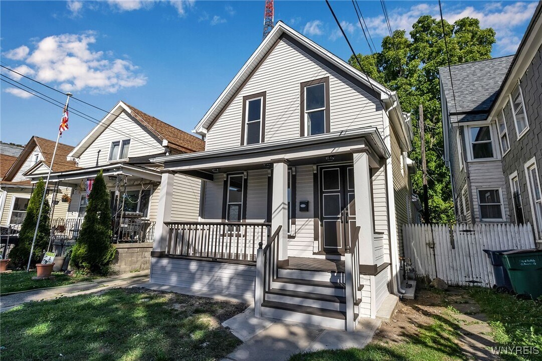 1 Dewitt St in Buffalo, NY - Building Photo