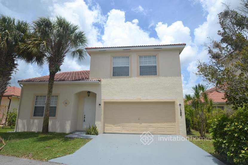 1744 Pierside Cir in Wellington, FL - Foto de edificio