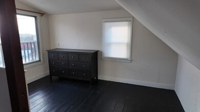 2 Cross St, Unit 2 in Gloucester, MA - Building Photo - Building Photo