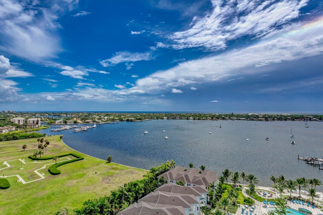 1 Water Clb Wy in North Palm Beach, FL - Building Photo
