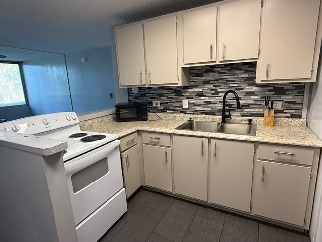 111 Kahului Beach Rd in Kahului, HI - Building Photo - Building Photo