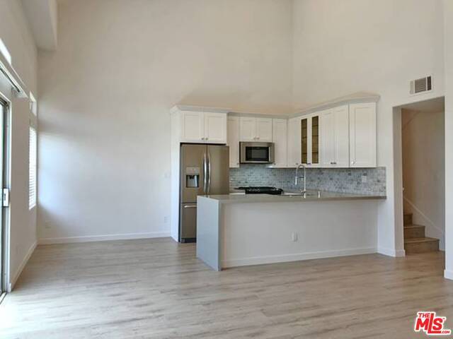 10560 Santa Monica Blvd-Unit -7 in Los Angeles, CA - Building Photo