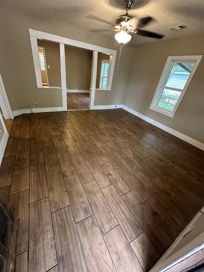 property at 1414 W Monroe Ave