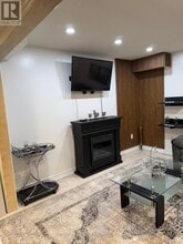 310 Narinia Crescent in Newmarket, ON - Building Photo - Building Photo