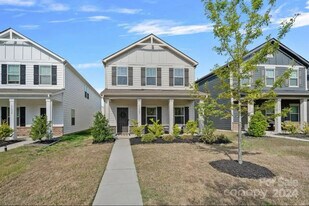 11943 Old Statesville Rd in Huntersville, NC - Building Photo