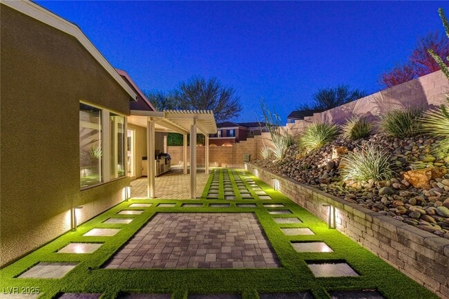 property at 2560 Bridle Oaks Ct