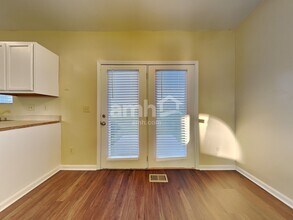 8973 Julia Mdws in Independence, KY - Foto de edificio - Building Photo