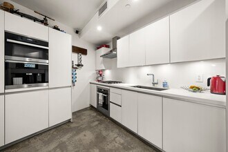 2400 Corinth Ave, Unit 2 in Los Angeles, CA - Building Photo - Building Photo