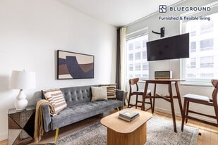 70 W 45th St in New York, NY - Building Photo