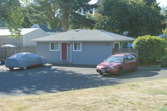 1385 Dollar St in West Linn, OR - Foto de edificio - Building Photo