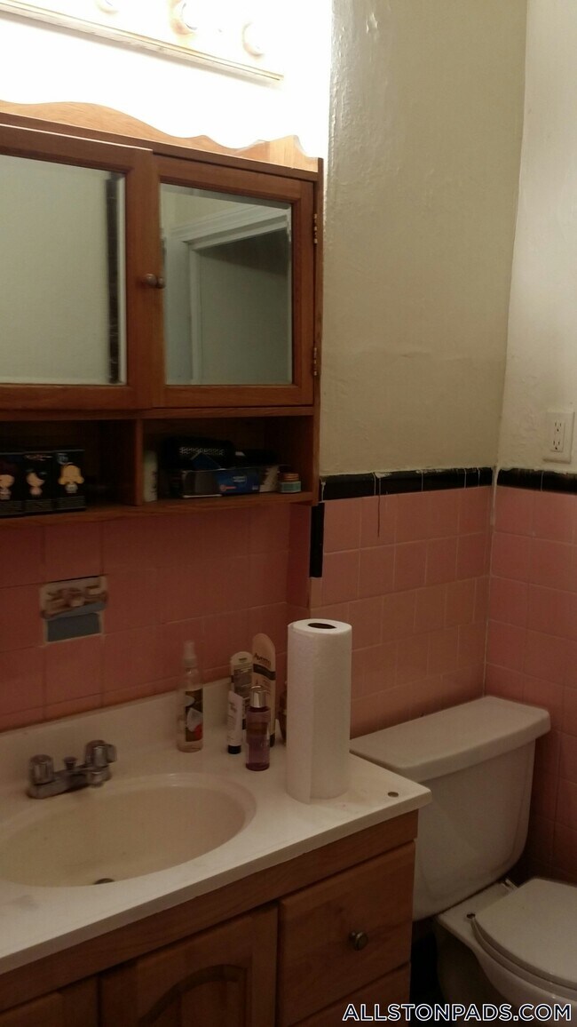 71 Harvard Ave, Unit 1 in Boston, MA - Foto de edificio - Building Photo