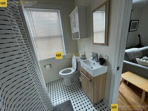 112 W 7th St, Unit #2 in Boston, MA - Building Photo - Building Photo