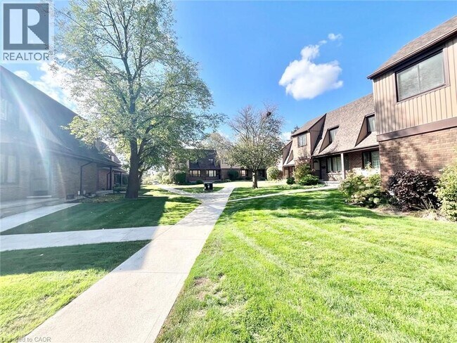 279 Sandowne Dr in Waterloo, ON - Building Photo - Building Photo