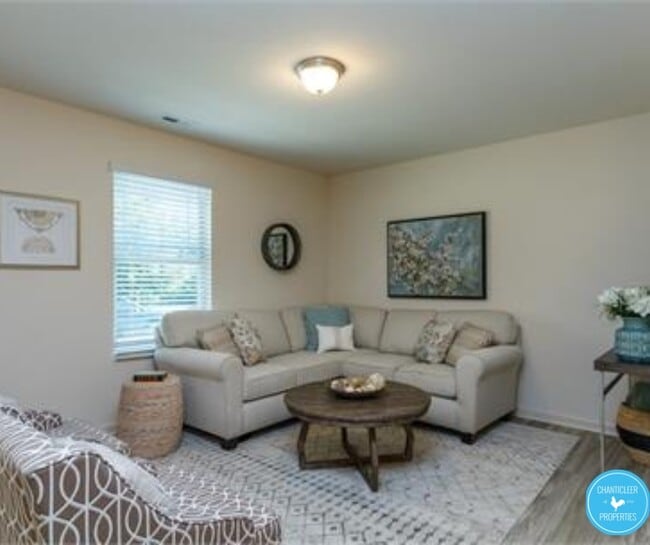 property at 882 Saratoga Dr