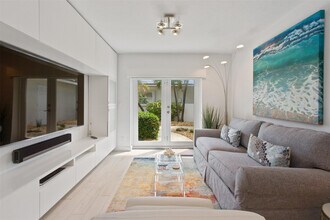 800 Briny Ave in Pompano Beach, FL - Building Photo - Building Photo