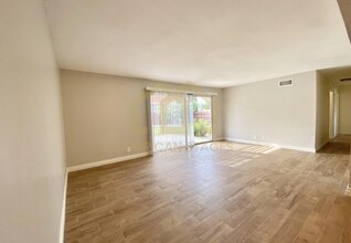 3502 Hearst Dr in Simi Valley, CA - Building Photo - Building Photo